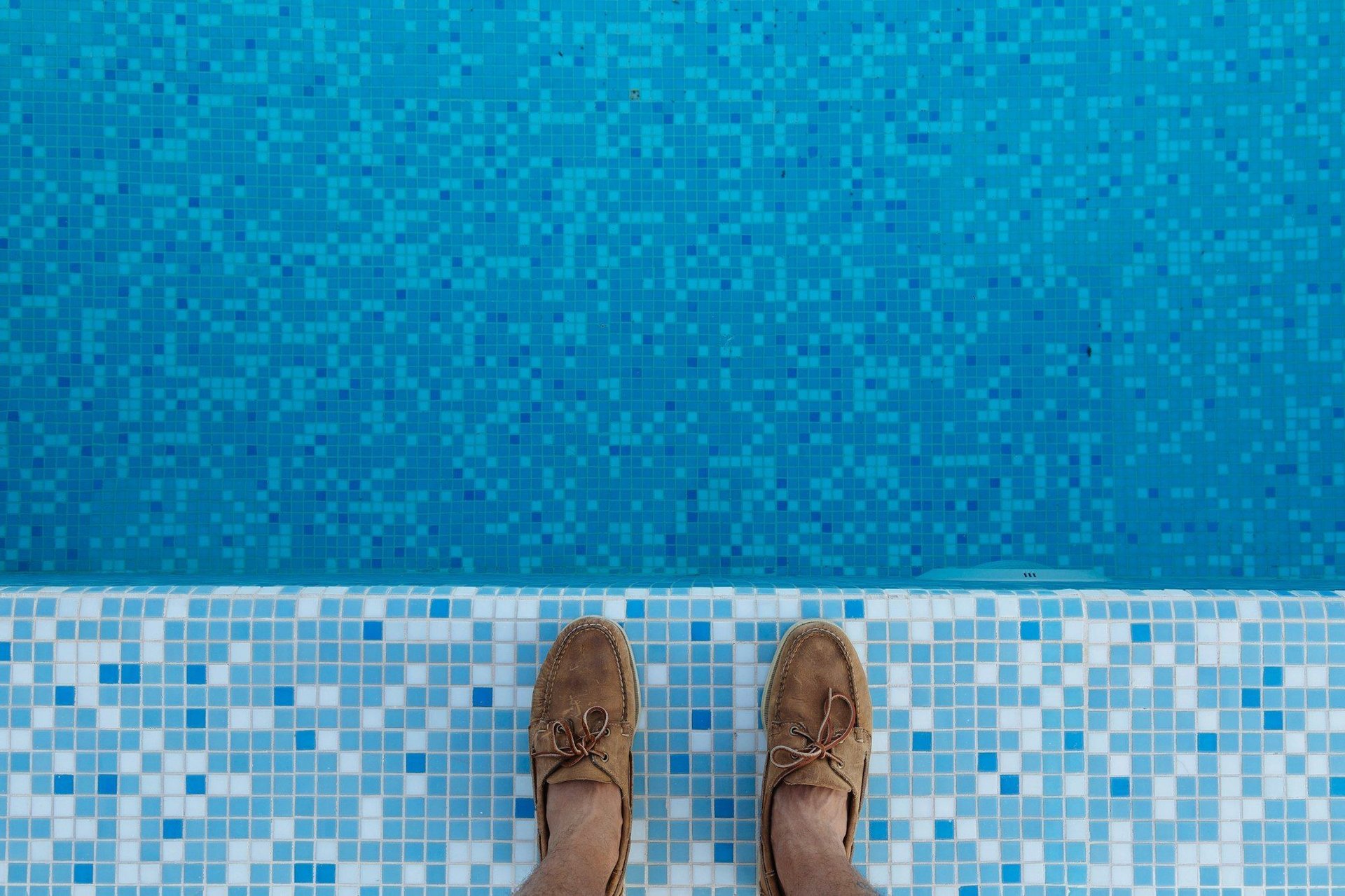 Comment intégrer une piscine intérieure à votre décor intérieur ...
